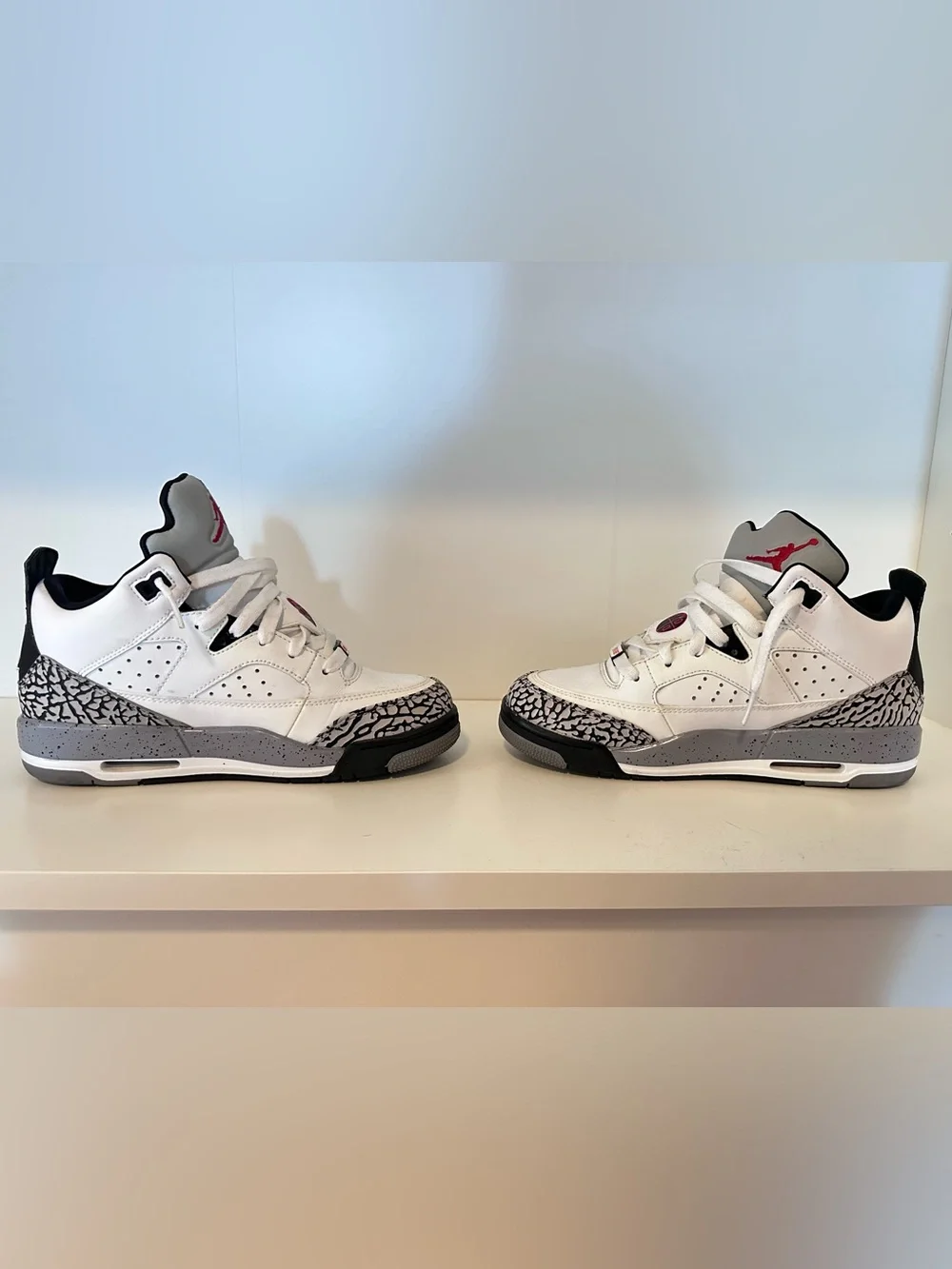 Jordan Son of Mars Low Basketball Sneakers in White, Black and Red Boy 4.5Y